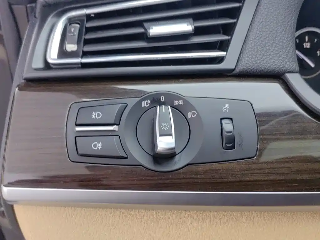 BMW 7 Series 2010 — фото 21