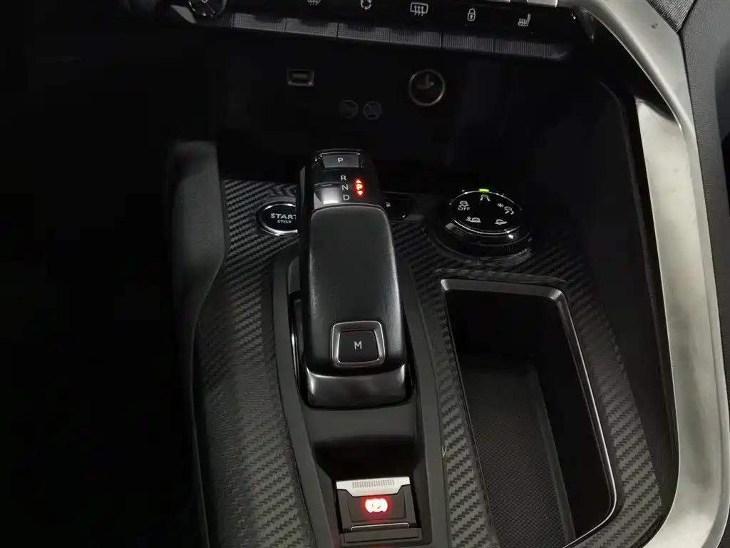 Peugeot 5008 2017 — фото 13