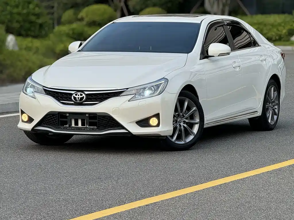 Toyota Reiz 2015 — фото 1