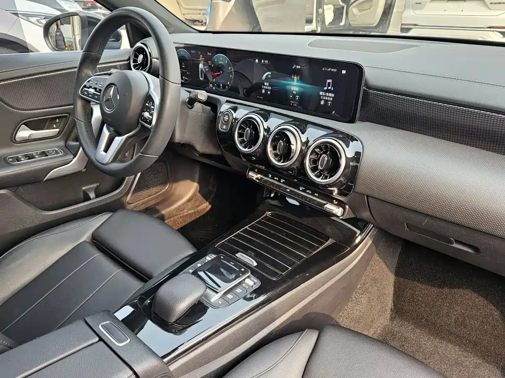 Mercedes-Benz A-Class 2021 — фото 14
