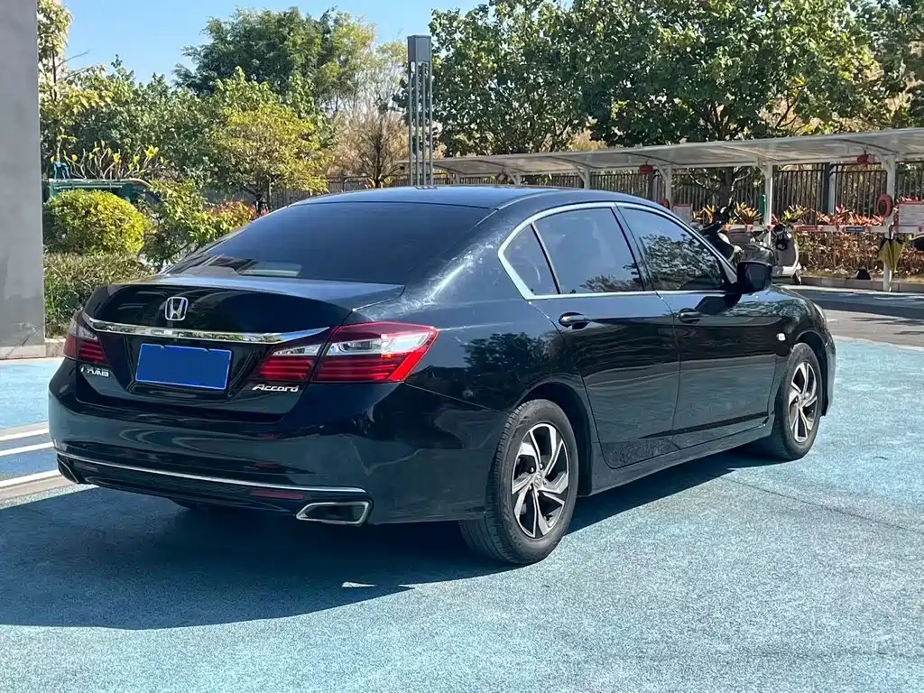 Honda Accord 2018 — фото 7
