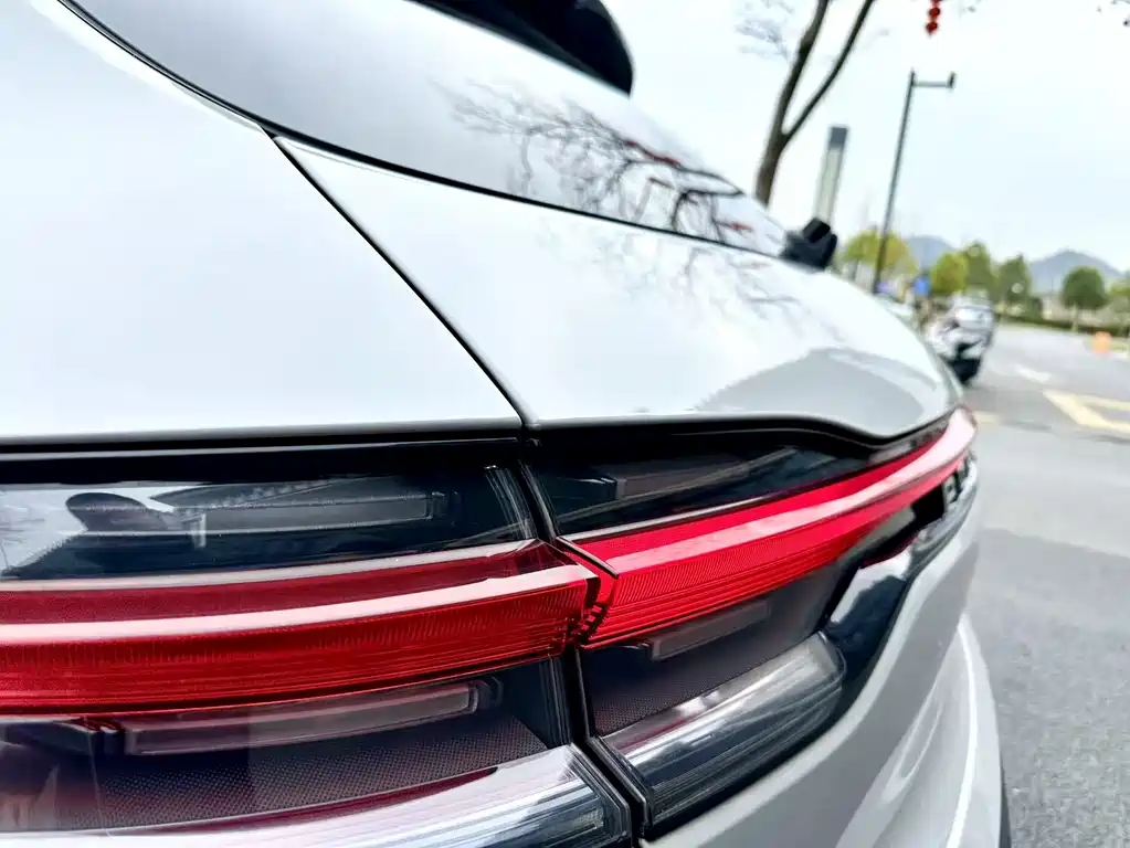 Porsche Macan 2018 — фото 12
