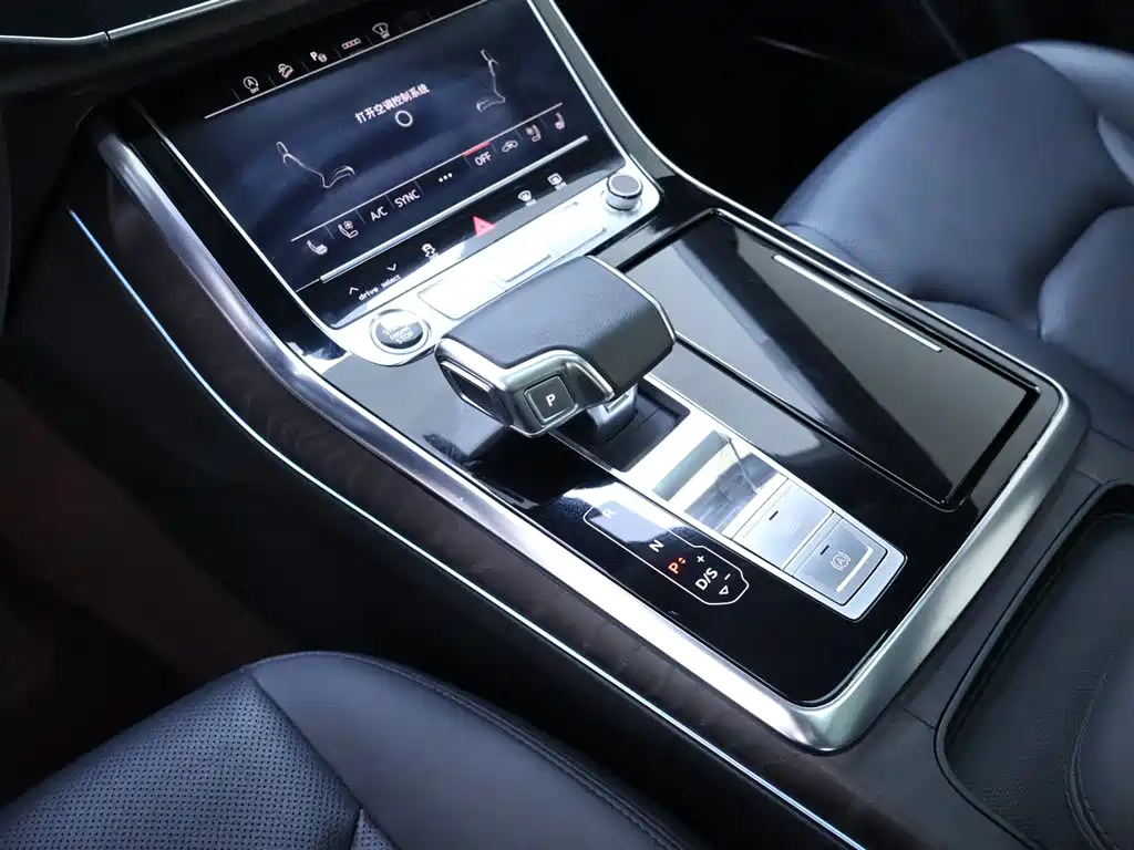 Audi Q8 2023 — фото 12