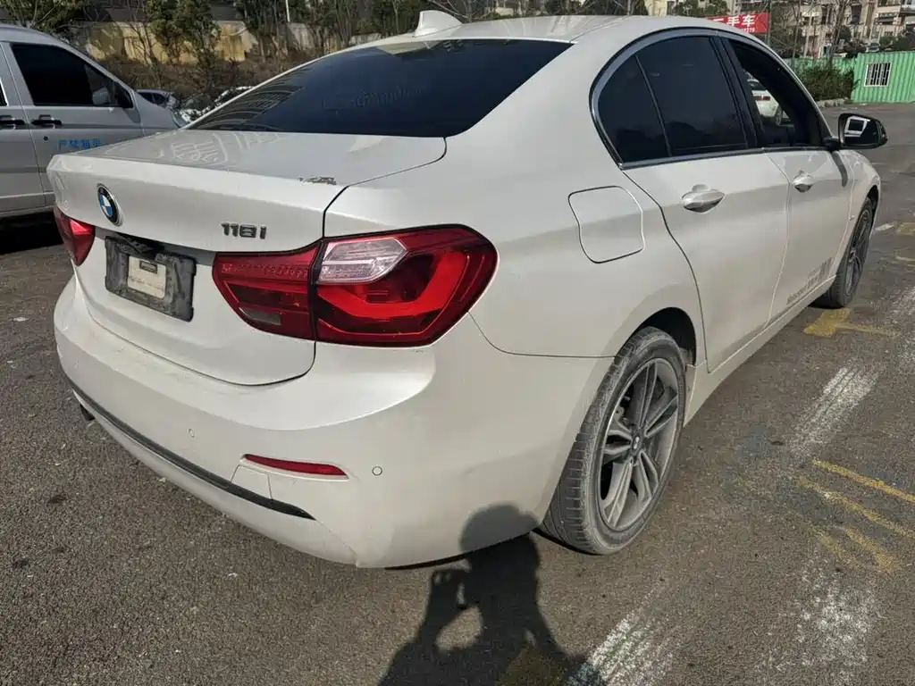 BMW 1 Series 2017 — фото 20