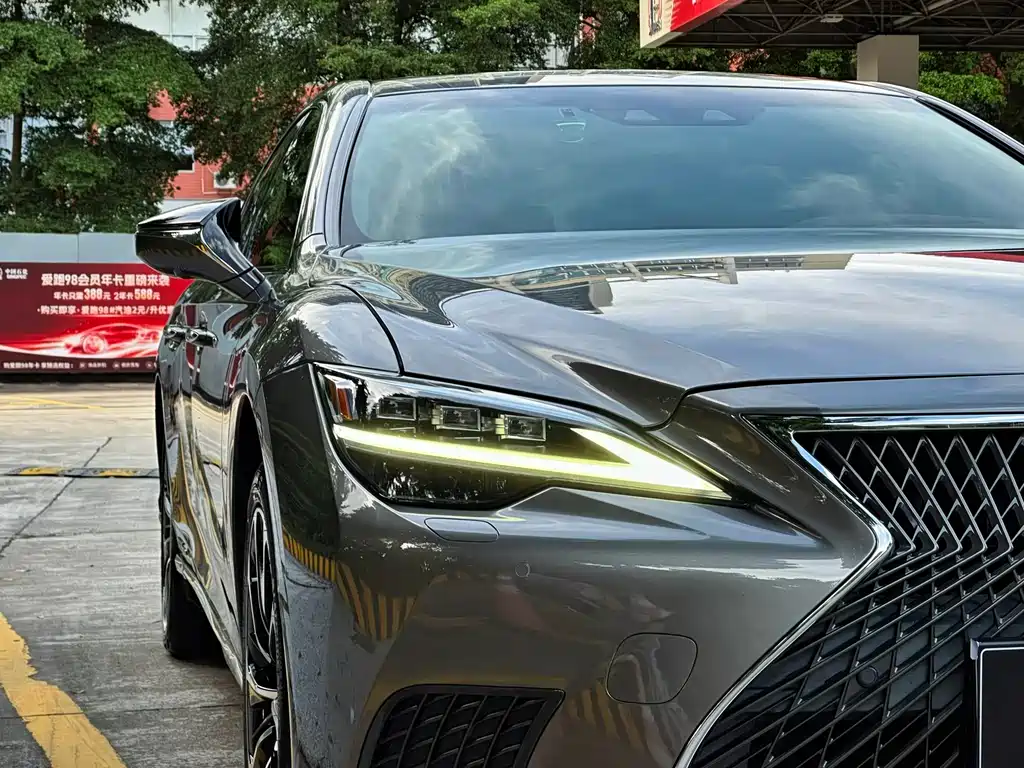 Lexus LS 2021