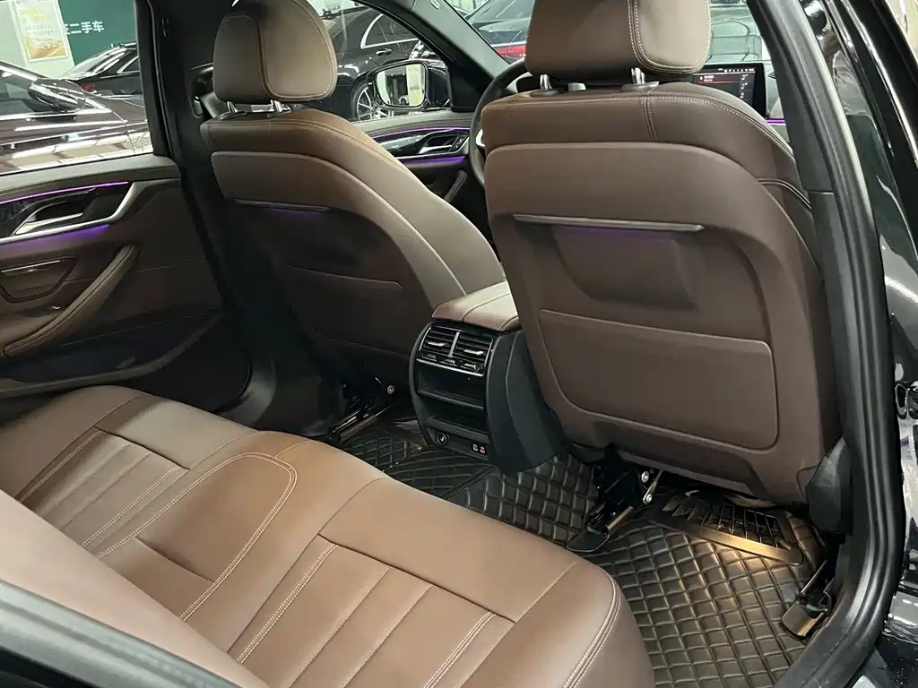 BMW 5 Series 2020 — фото 14