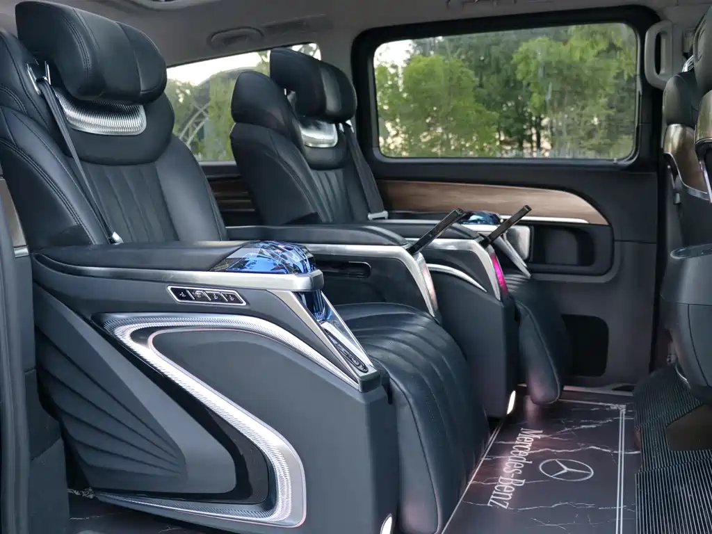 Mercedes-Benz V-Class 2023 — фото 20