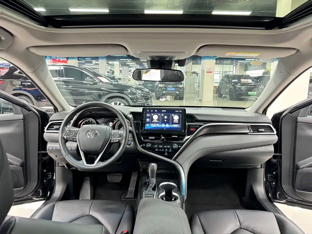 Toyota Camry 2023 — фото 17