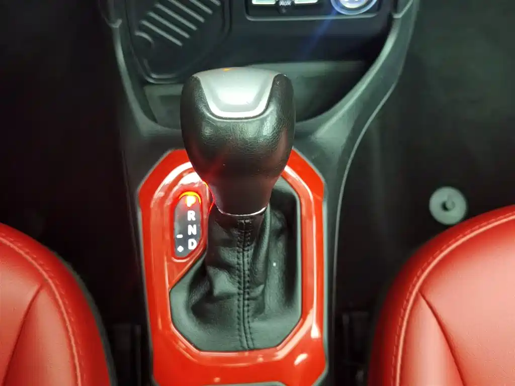 Jeep Renegade 2019 — фото 13