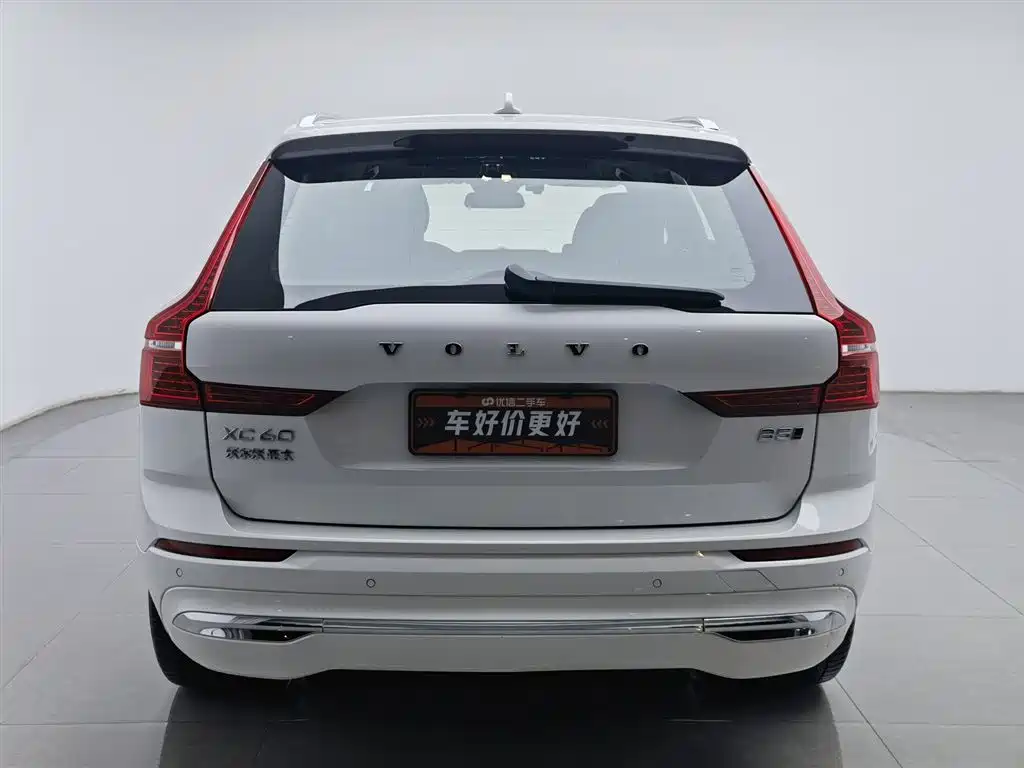 Volvo XC60 2023 — фото 4