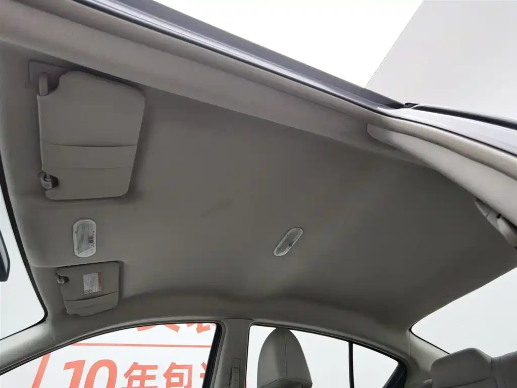 Nissan Sunny 2017 — фото 14