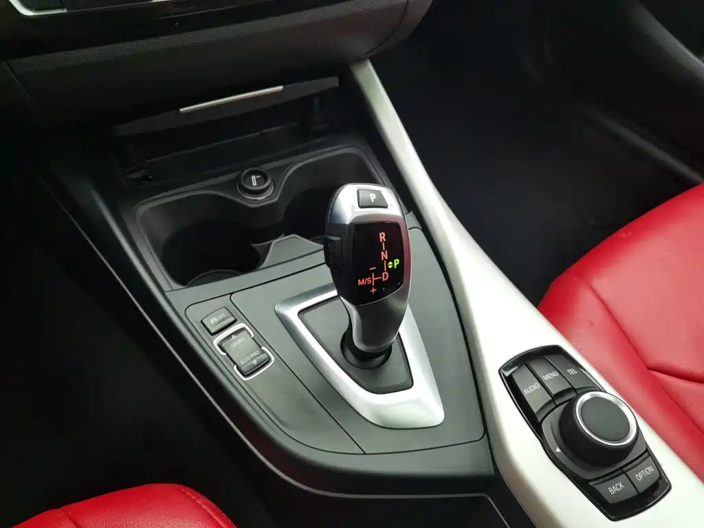 BMW 1 Series 2017 — фото 13