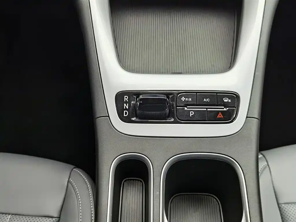 Geely Galaxy Starwish 2025 — фото 13