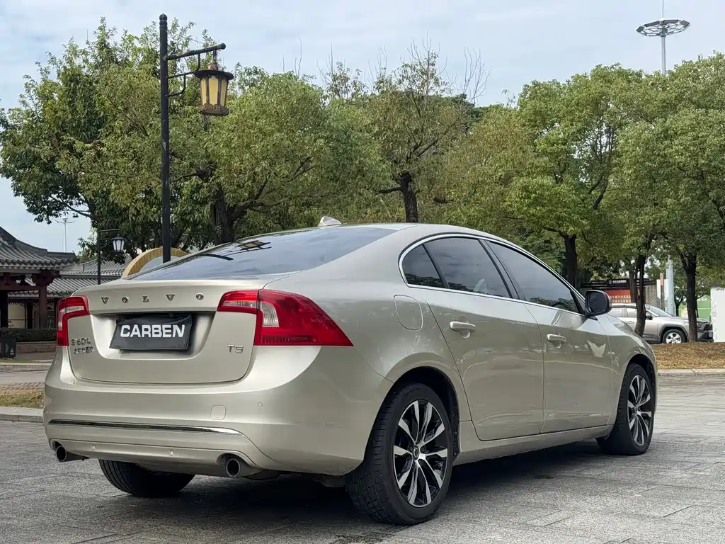 Volvo S60 2020 — фото 15