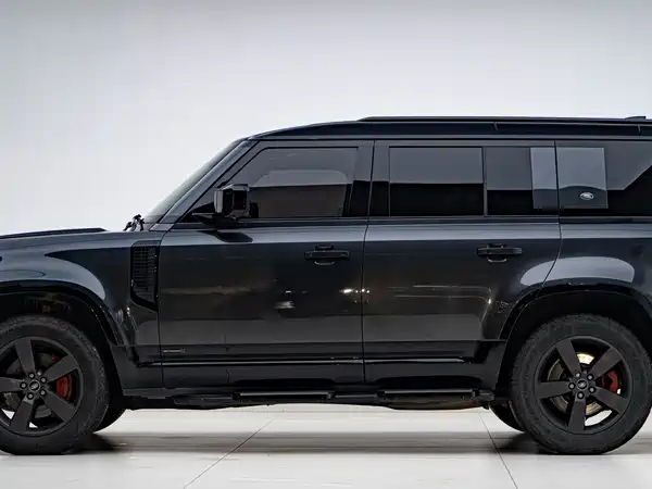 Land Rover Defender 2023
