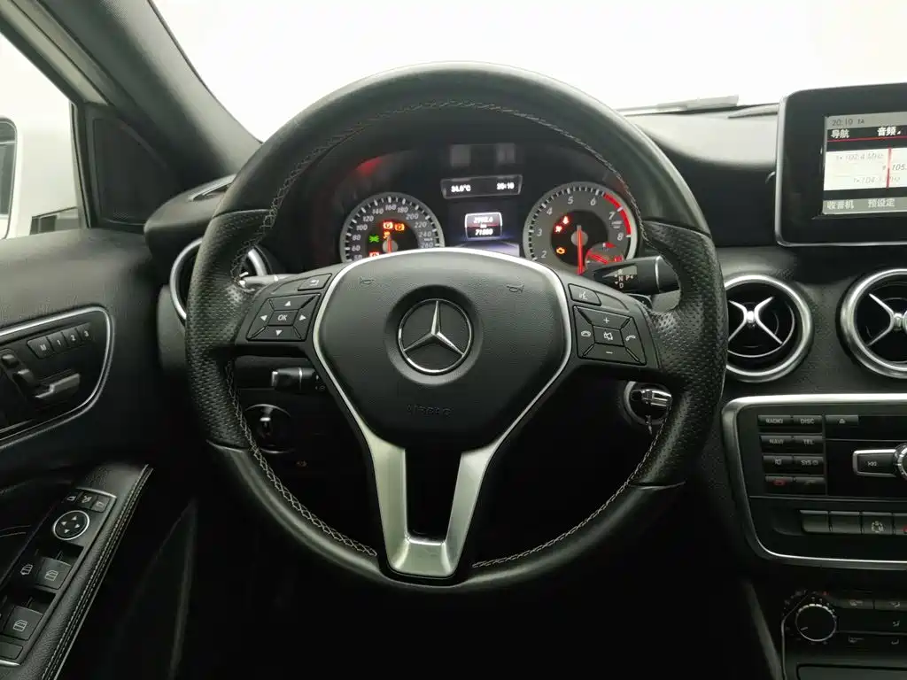 Mercedes-Benz A-Class 2015 — фото 11