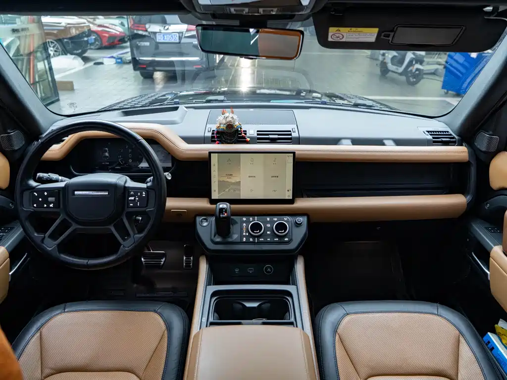 Land Rover Defender 2023 — фото 16