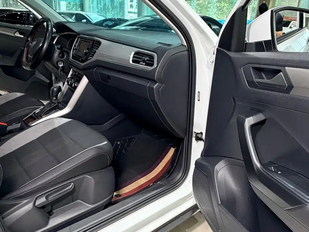 Volkswagen T-Roc 2021 — фото 16