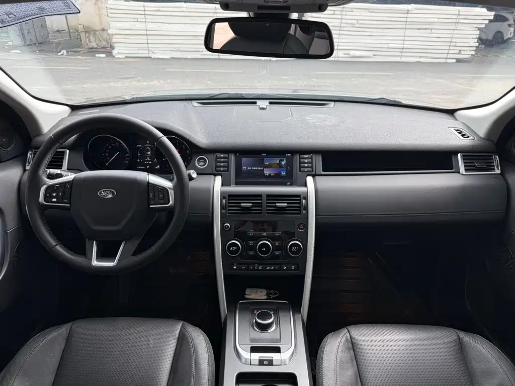 Land Rover Discovery Sport 2017 — фото 14