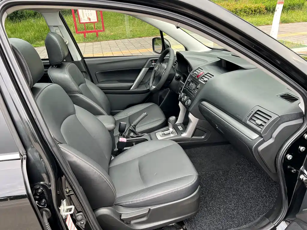 Subaru Forester 2014 — фото 12