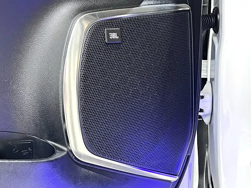 Toyota Alphard 2023 — фото 20
