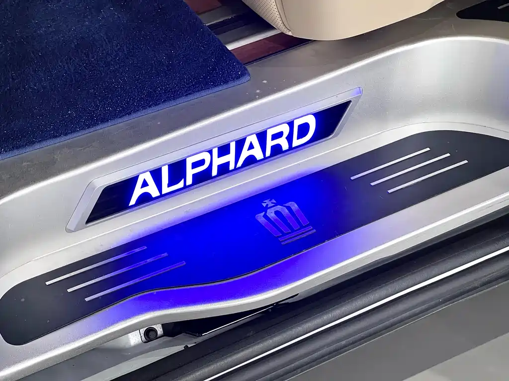 Toyota Alphard 2023 — фото 34
