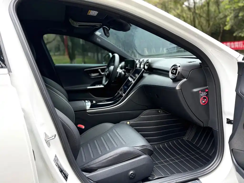 Mercedes-Benz C-Class 2023 — фото 10