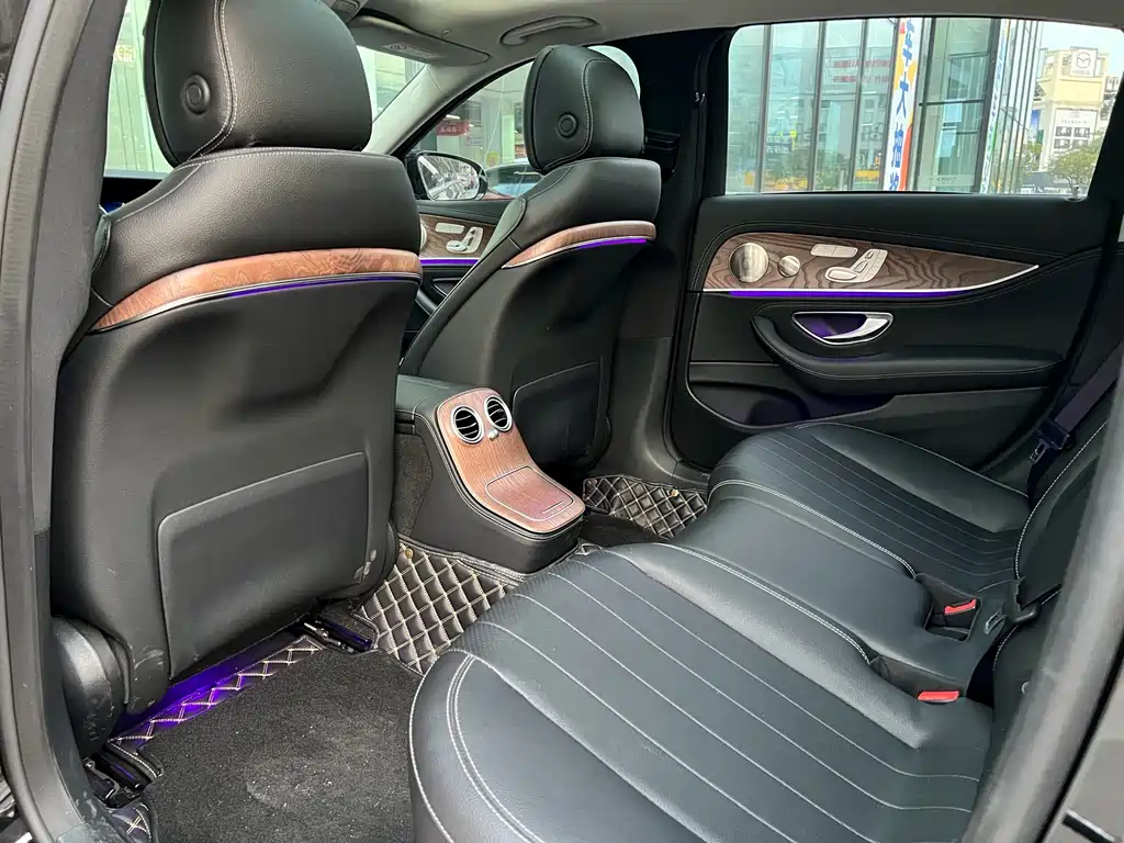 Mercedes-Benz E-Class 2022 — фото 11