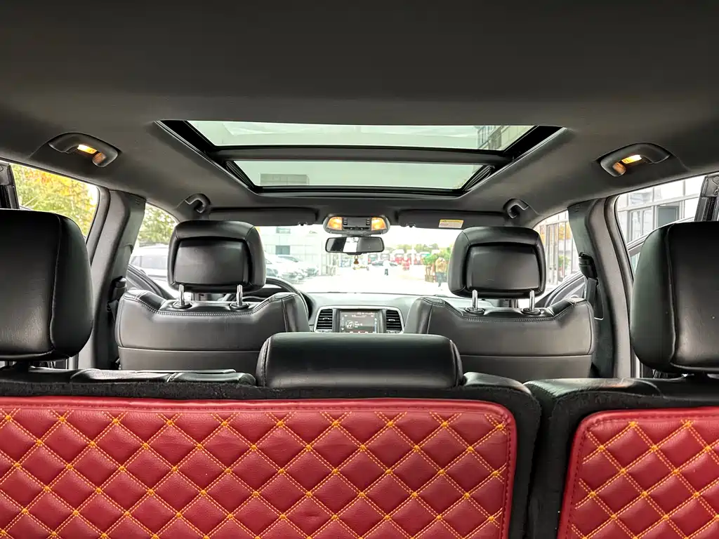Jeep Grand Cherokee 2015 — фото 11