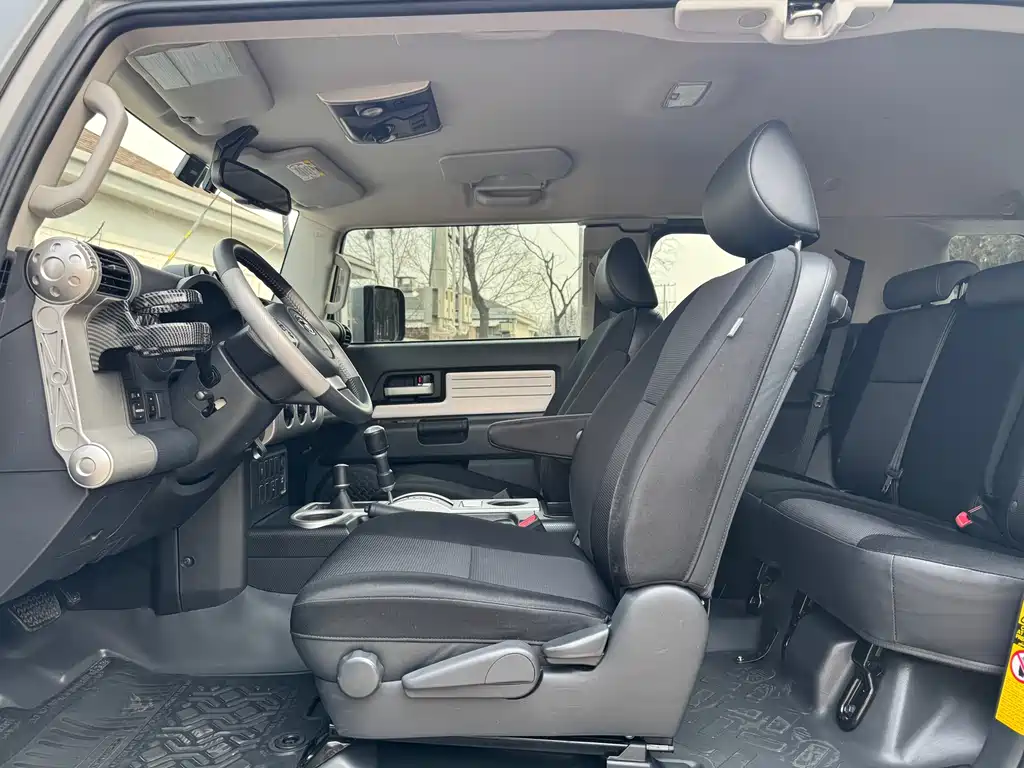 Toyota FJ Cruiser 2019 — фото 6