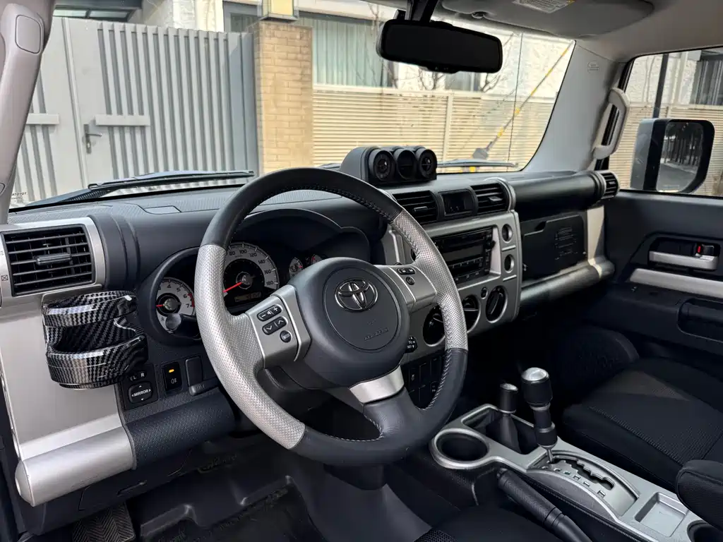 Toyota FJ Cruiser 2019 — фото 5