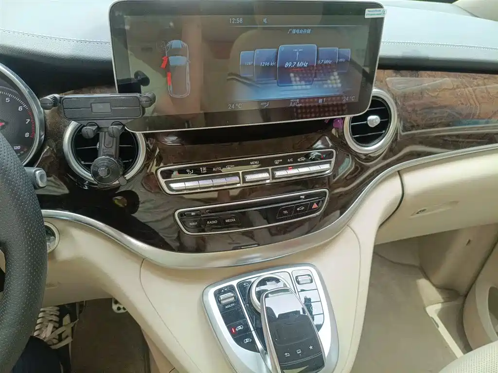 Mercedes-Benz V-Class 2016 — фото 14
