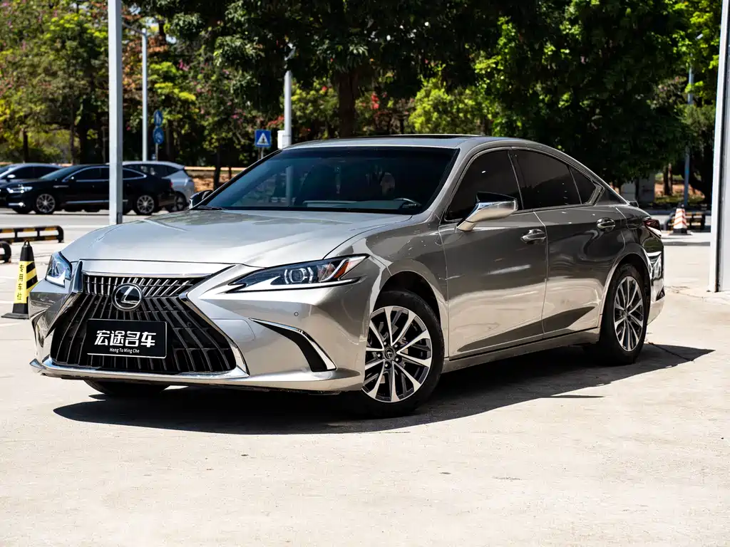 Lexus ES 2023 — фото 1