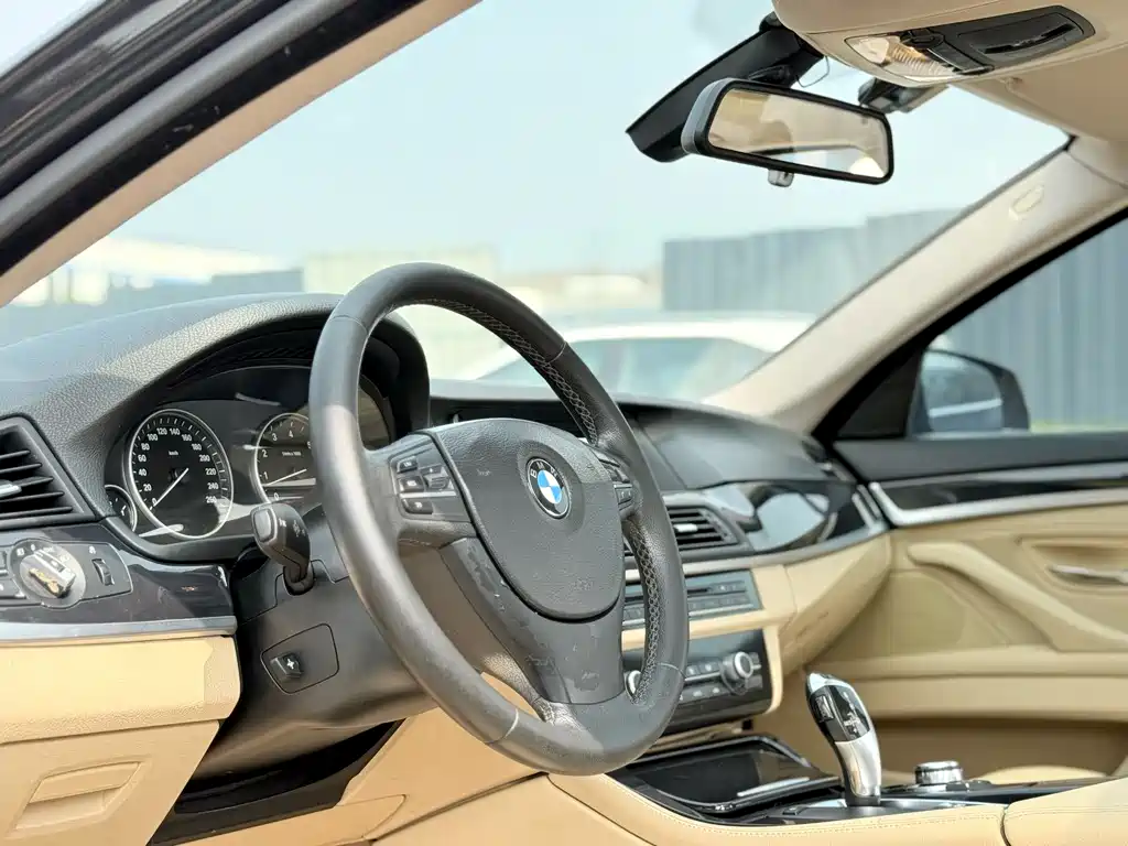 BMW 5 Series 2012 — фото 9