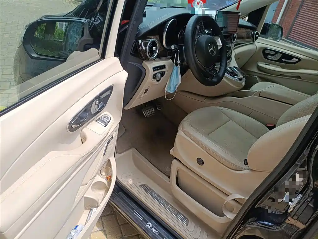 Mercedes-Benz V-Class 2016 — фото 17