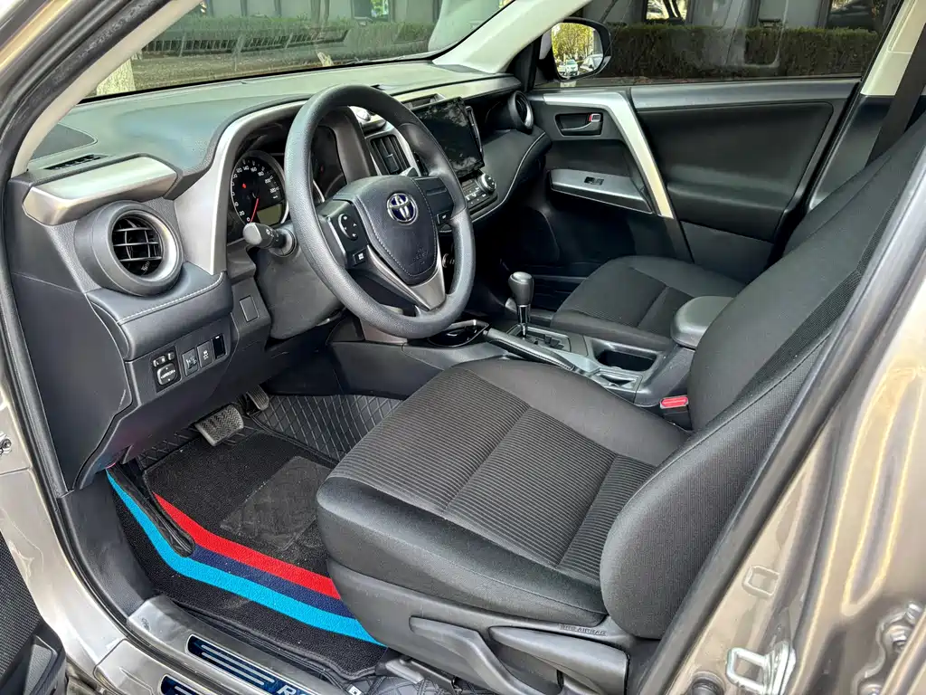 Toyota RAV4 2019 — фото 10