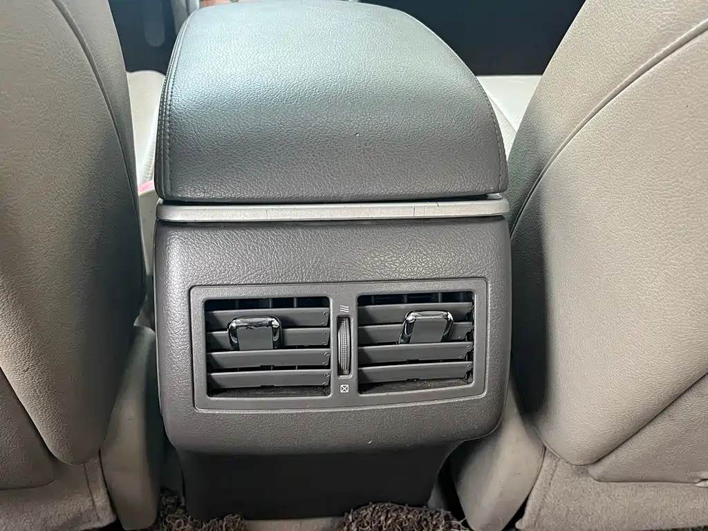 Toyota Camry 2010 — фото 15