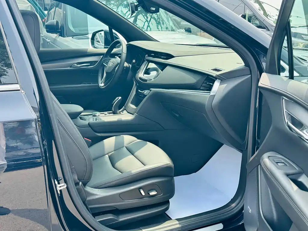 Cadillac XT6 2024 — фото 25