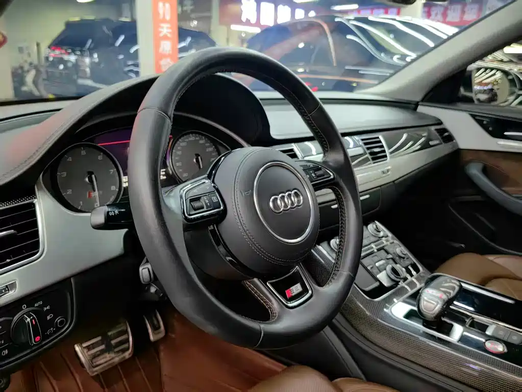 Audi S8 2014 — фото 6