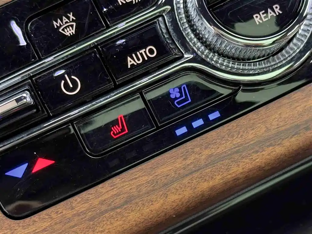 Lincoln Aviator 2023 — фото 14