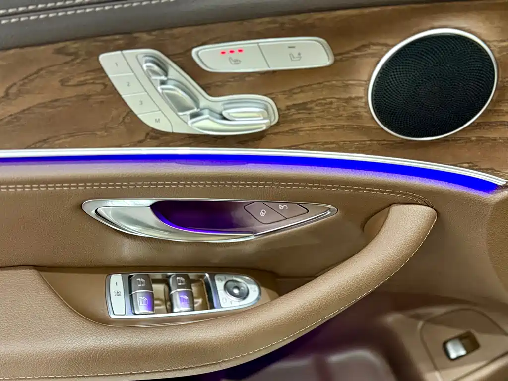Mercedes-Benz E-Class 2022 — фото 9
