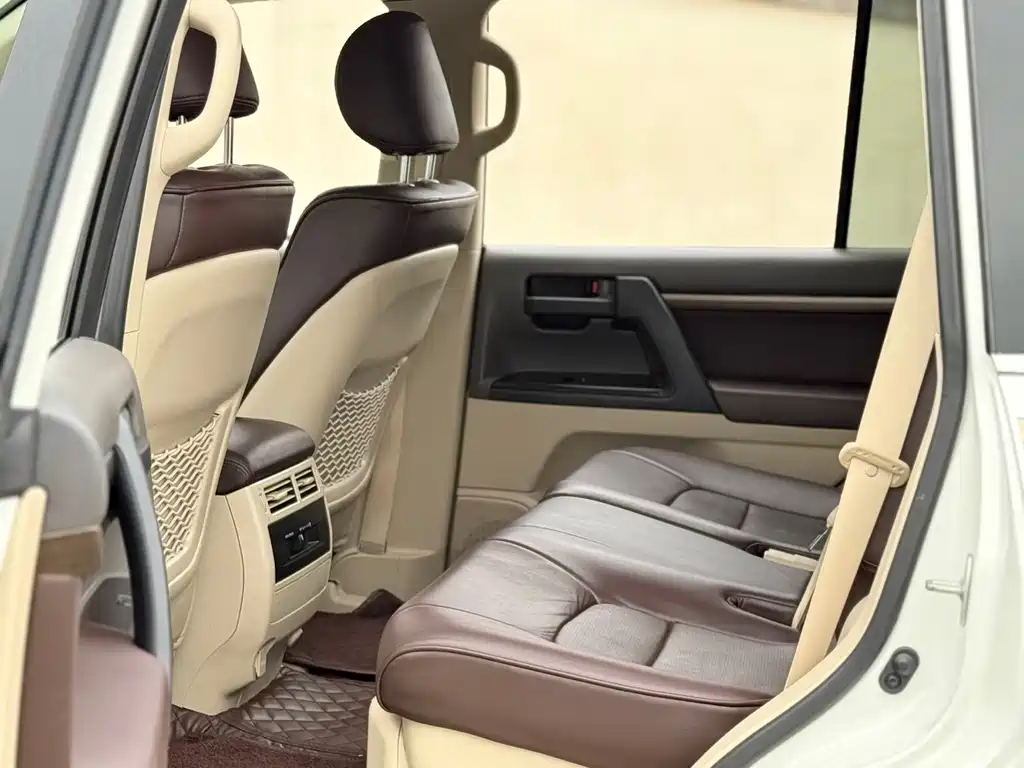 Toyota Land Cruiser 2019 — фото 13