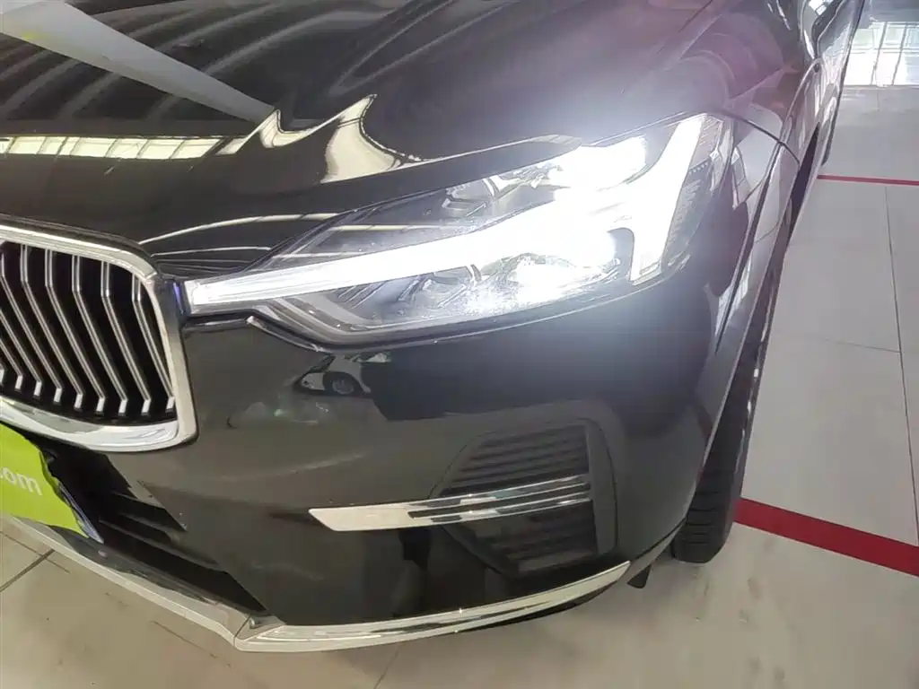 Volvo XC60 2025 — фото 23