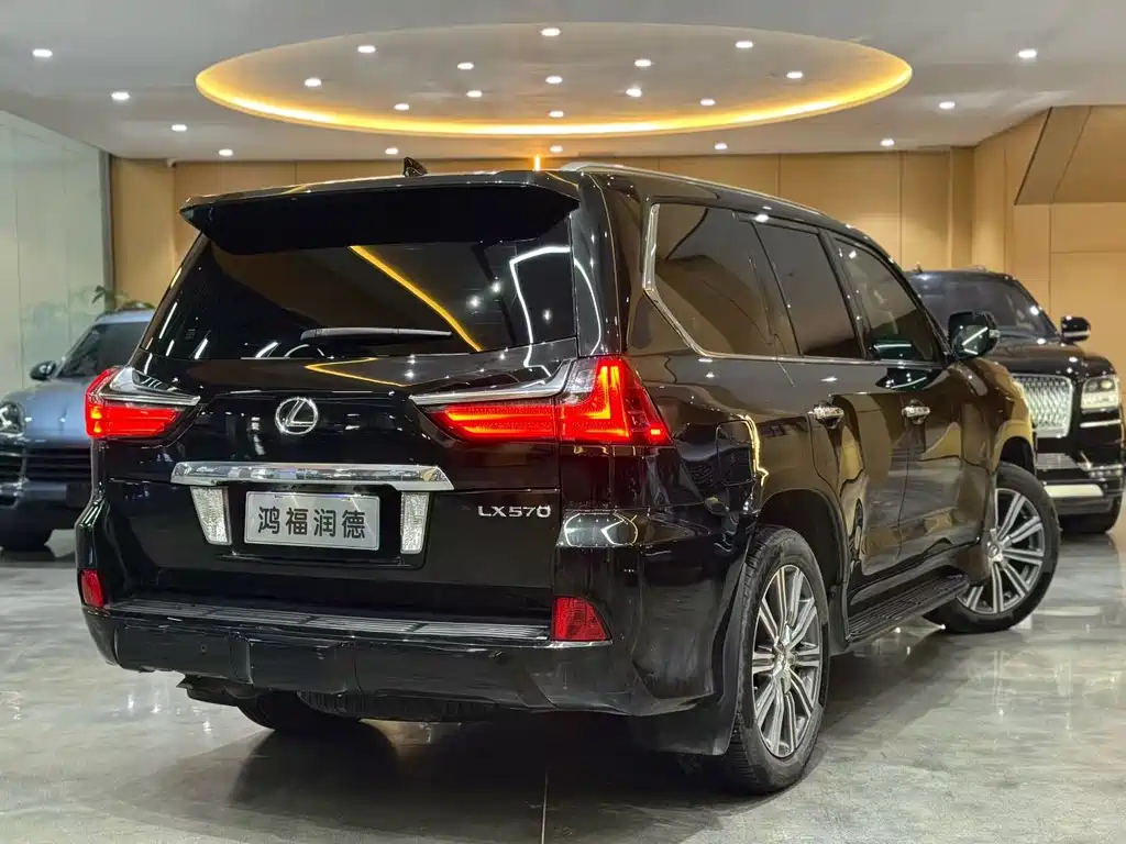 Lexus LX 2017 — фото 9