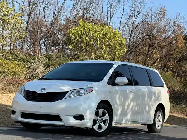 Toyota Sienna 2015