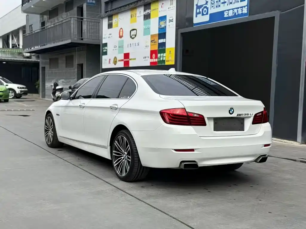 BMW 5 Series 2015 — фото 9