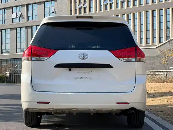 Toyota Sienna 2015