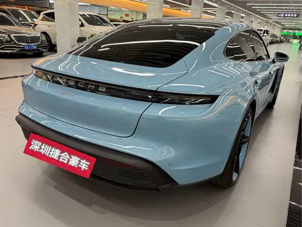 Porsche Taycan 2022