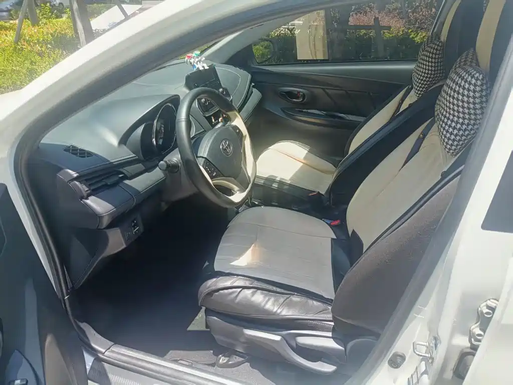 Toyota Yaris L 2022