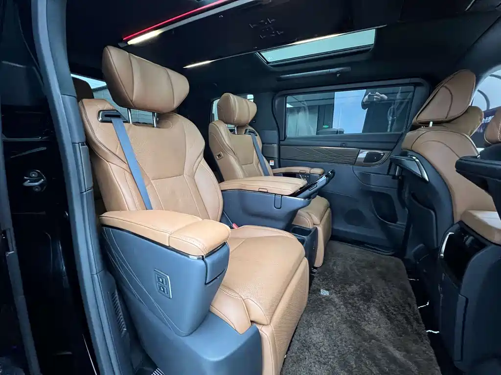 Toyota Alphard 2025 — фото 11